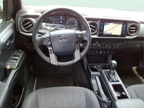 Used 2018 Toyota Tacoma TRD Sport AWD/4WD image 18