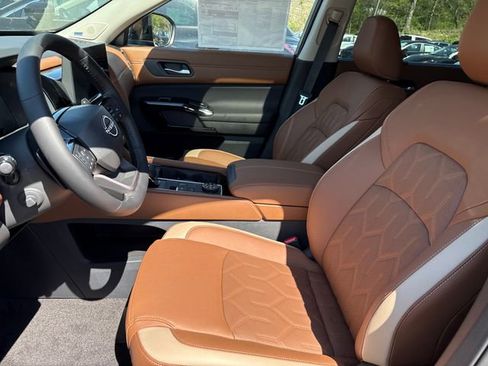 New 2026 Nissan Pathfinder Platinum AWD/4WD image 4