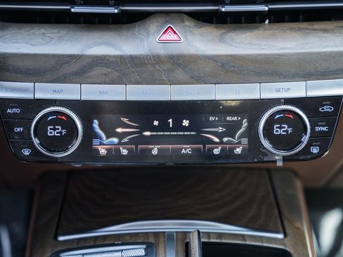 Used 2024 Genesis G80 image 20