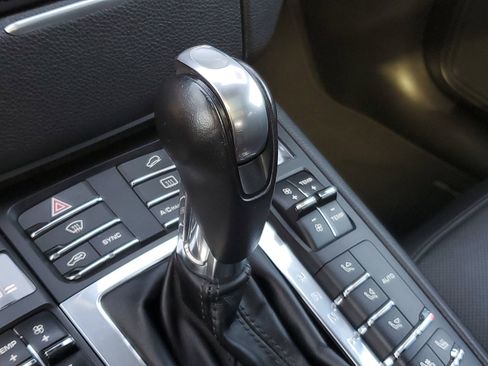 Used 2018 Porsche Macan S image 33