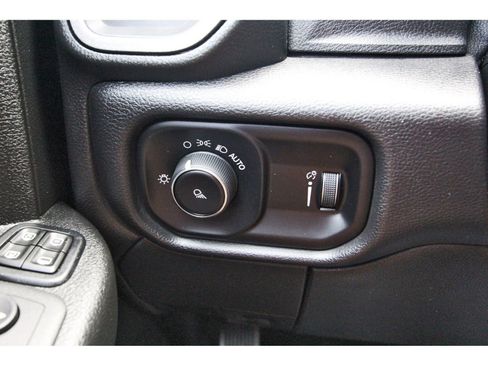 Used 2024 RAM 2500 Tradesman w/ Chrome Appearance Group AWD/4WD image 19