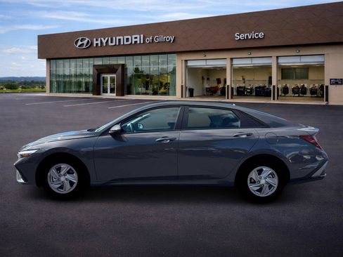 New 2026 Hyundai Elantra SE FWD image 3