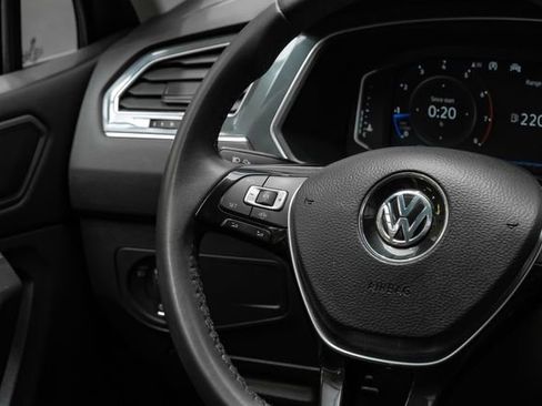 Used 2020 Volkswagen Tiguan SEL image 21
