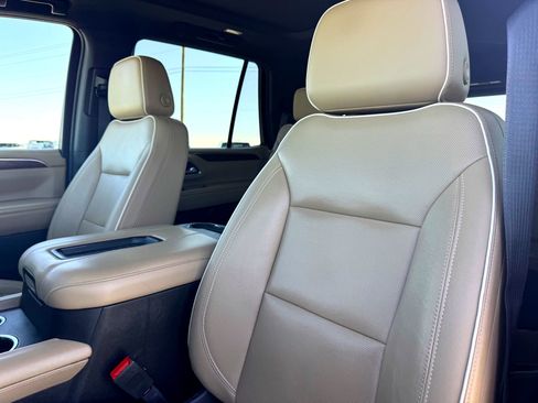 Used 2021 Chevrolet Tahoe Premier w/ Premium Package image 13