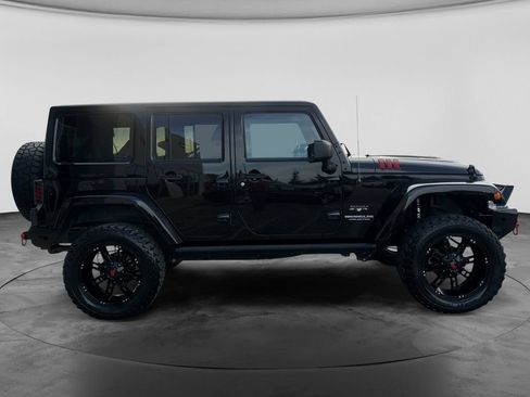 Used 2017 Jeep Wrangler Unlimited Sahara w/ Dual Top Group AWD/4WD image 11