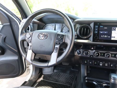 Used 2018 Toyota Tacoma TRD Sport w/ Technology Package AWD/4WD image 25