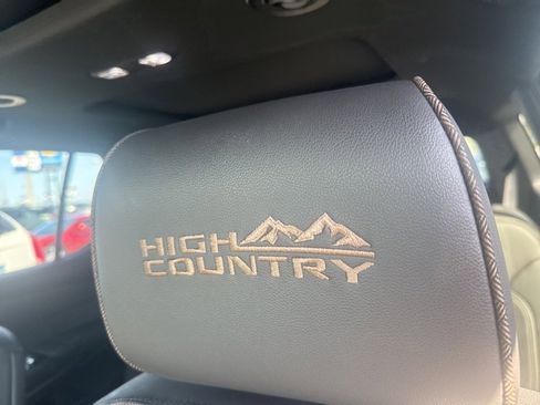 Used 2023 Chevrolet Traverse High Country image 18