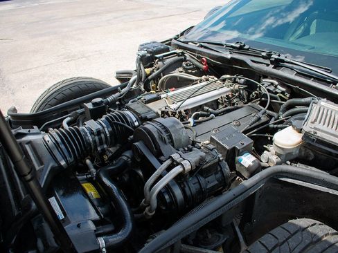 Used 1996 Chevrolet Corvette Coupe RWD image 40