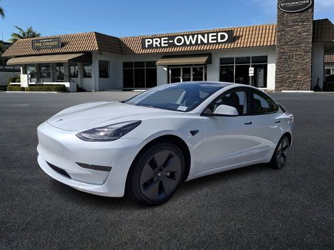 Used 2023 Tesla Model 3 Standard Range image 3