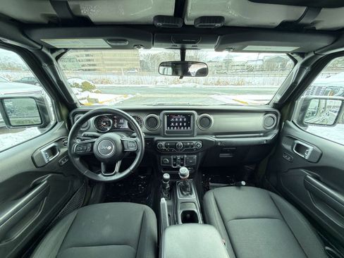 Used 2021 Jeep Gladiator Willys image 22