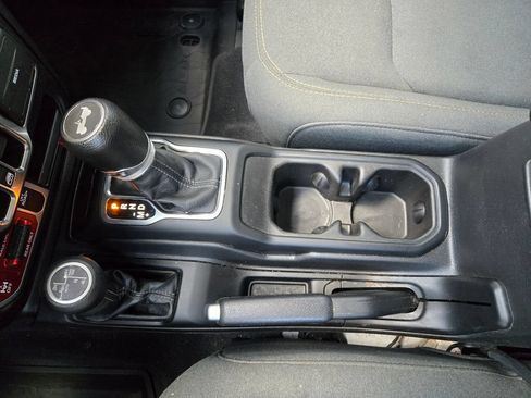 Used 2024 Jeep Wrangler Unlimited AWD/4WD image 28