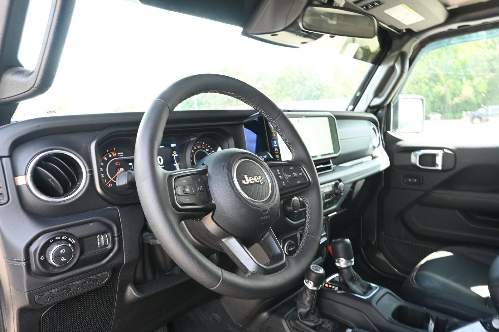 Used 2026 Jeep Gladiator Sport AWD/4WD image 11