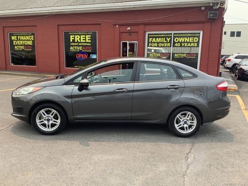 Used 2017 Ford Fiesta SE FWD image 4