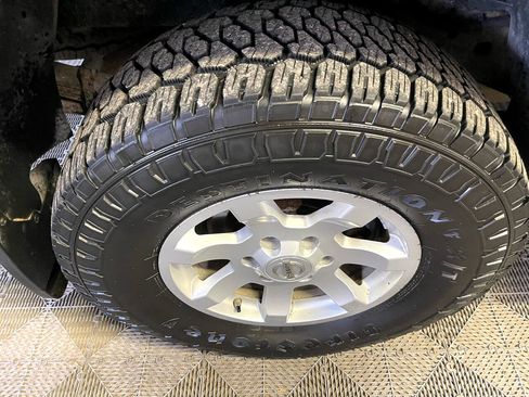 Used 2006 Nissan Titan LE w/ (R02) LE Off-Road Pkg image 17