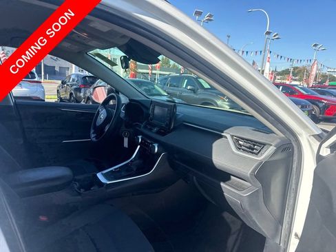 Used 2020 Toyota RAV4 LE w/ Carpet Mat Package AWD/4WD image 20