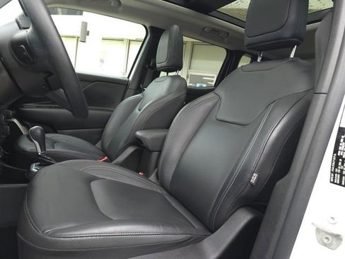 Used 2021 Jeep Renegade Limited w/ Sun & Sound Group image 10