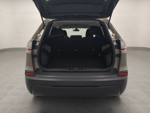 Used 2019 Jeep Cherokee Latitude w/ Popular Appearance Group image 29