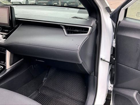 Certified 2024 Toyota Corolla Cross SE image 18