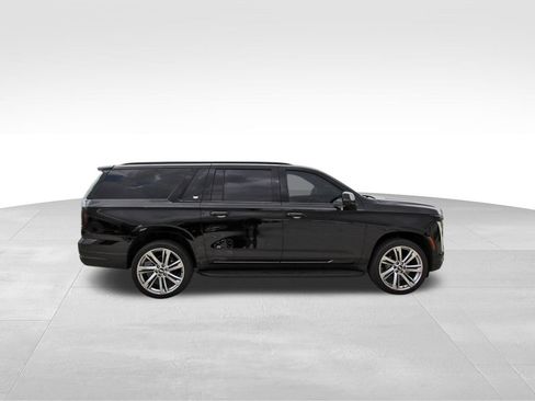 Used 2025 Cadillac Escalade ESV Sport AWD/4WD image 5