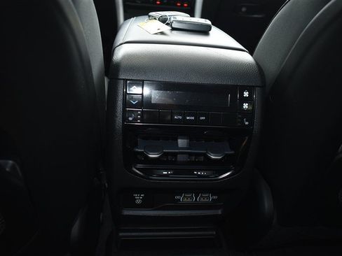 Used 2022 Jeep Grand Cherokee L Limited AWD/4WD image 27