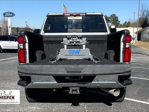 Used 2024 Chevrolet Silverado 2500 LTZ w/ LTZ Convenience Package image 17