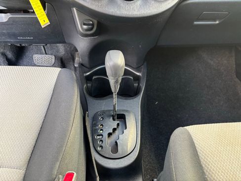 Used 2014 Toyota Yaris L image 20