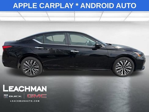 Used 2025 Nissan Altima 2.5 SV image 2