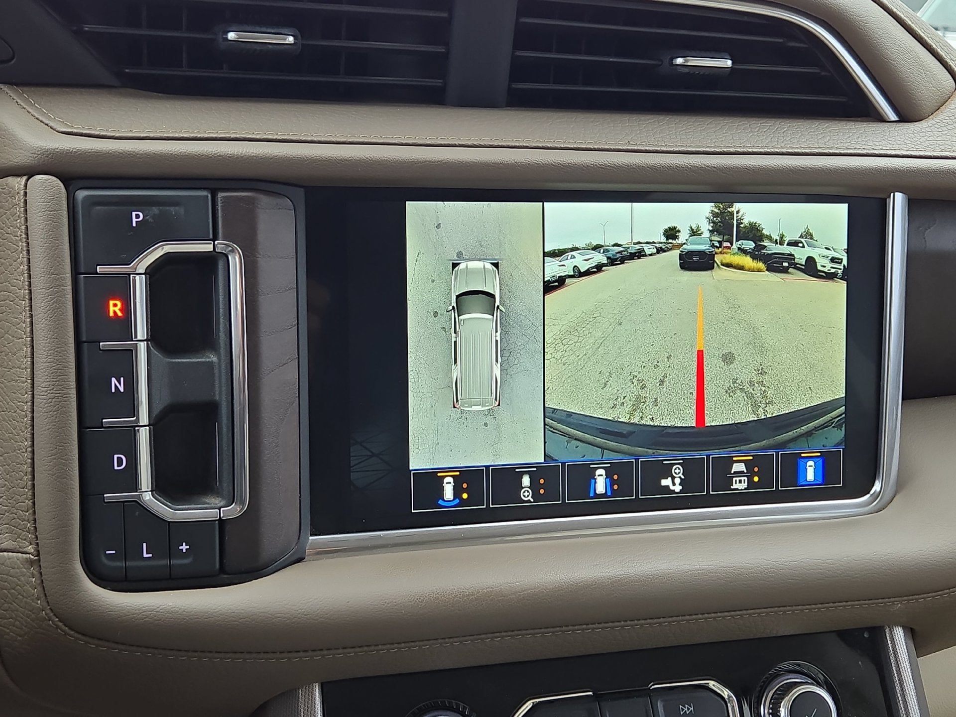 Used 2022 GMC Yukon Denali RWD image 18