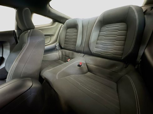 Used 2015 Ford Mustang Coupe RWD image 27