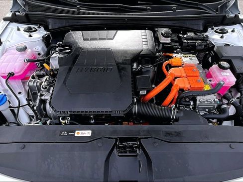 Certified 2025 Hyundai Elantra SEL image 10