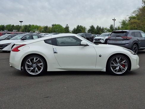 Used 2017 Nissan 370Z Coupe RWD image 7