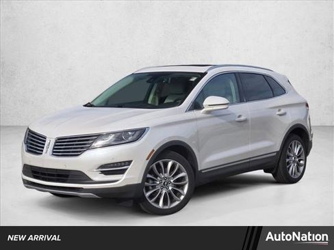 Used 2018 Lincoln MKC Reserve image 1