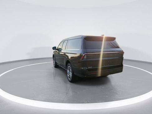 New 2026 Lincoln Navigator L Reserve AWD/4WD image 7
