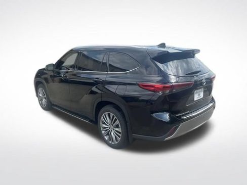 Used 2021 Toyota Highlander Platinum FWD image 5