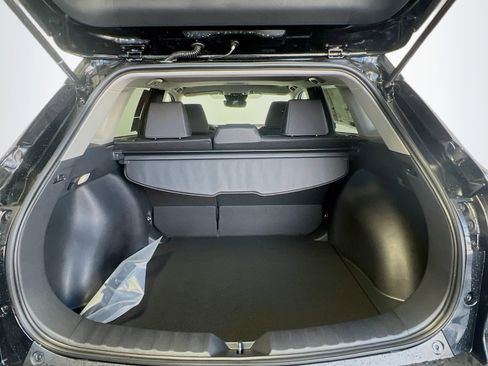 Used 2025 Toyota Corolla Cross LE image 34