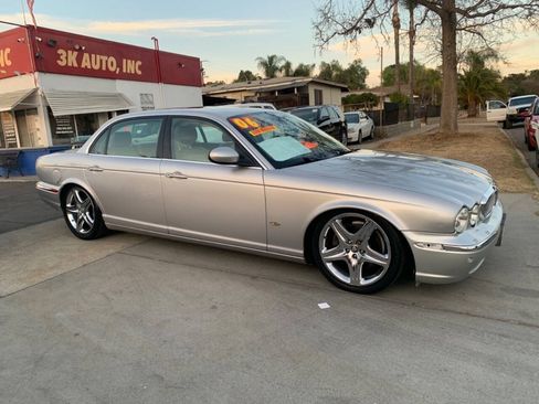 Used 2006 Jaguar XJ8 RWD image 10