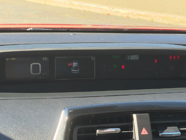 Used 2019 Toyota Prius LE AWD/4WD image 17