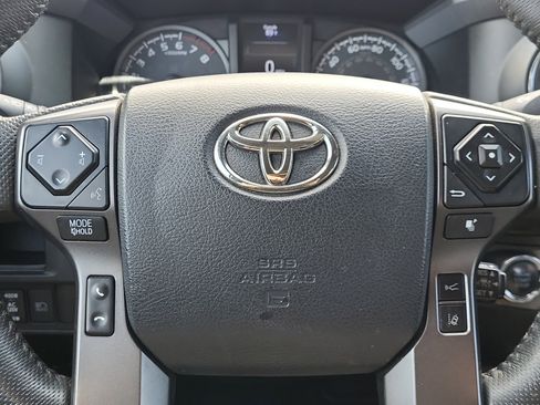 Used 2018 Toyota Tacoma TRD Sport AWD/4WD image 8