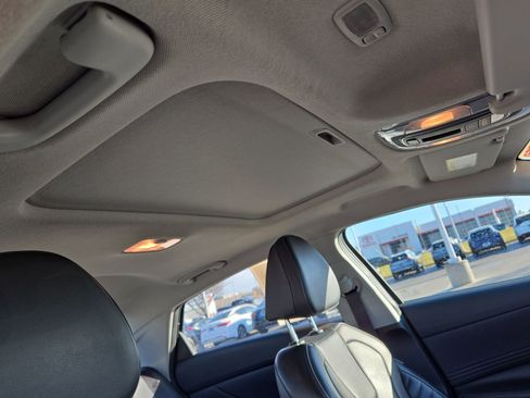 Used 2024 Hyundai Elantra Limited image 16