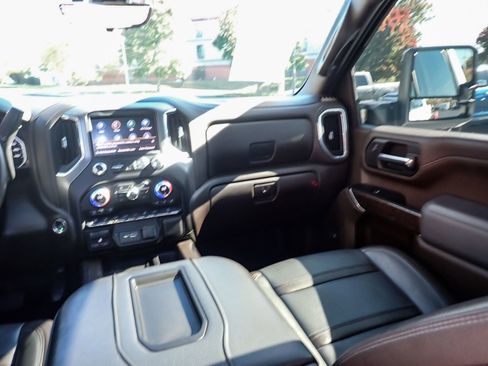 Used 2022 GMC Sierra 3500 Denali w/ Denali Ultimate Package image 19
