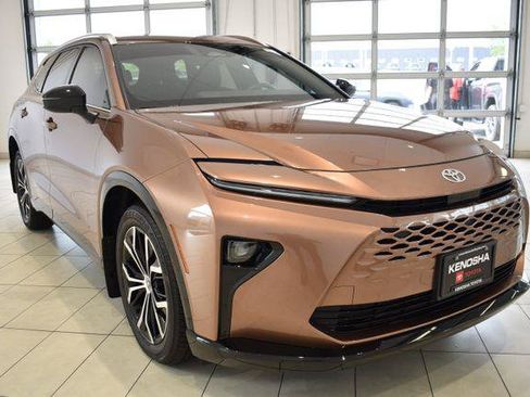 Certified 2025 Toyota Crown Signia AWD/4WD image 1