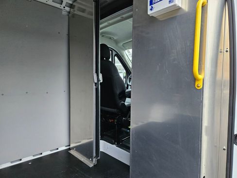 Used 2025 RAM ProMaster 2500 w/ Convenience Group image 15