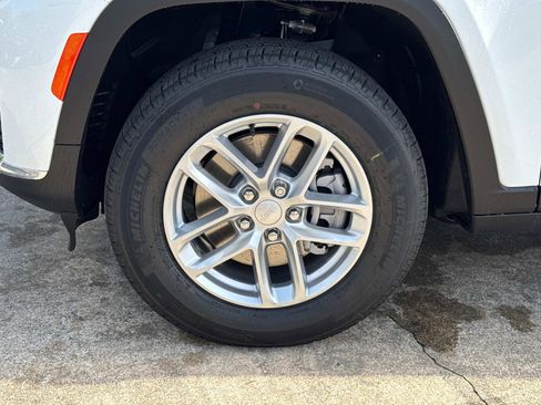 New 2025 Jeep Grand Cherokee L Laredo w/ Trailer Tow Package image 10