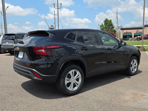 New 2026 Chevrolet Trax LS FWD image 5