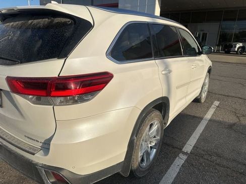 Used 2019 Toyota Highlander Limited w/ Protection Package #3 AWD/4WD image 4