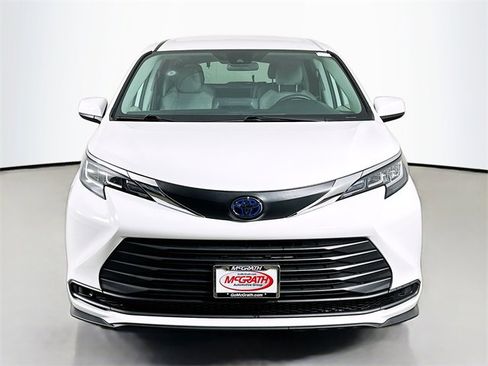 Used 2021 Toyota Sienna LE image 13