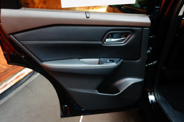 Certified 2022 Nissan Rogue SV w/ SV Premium Package AWD/4WD image 38