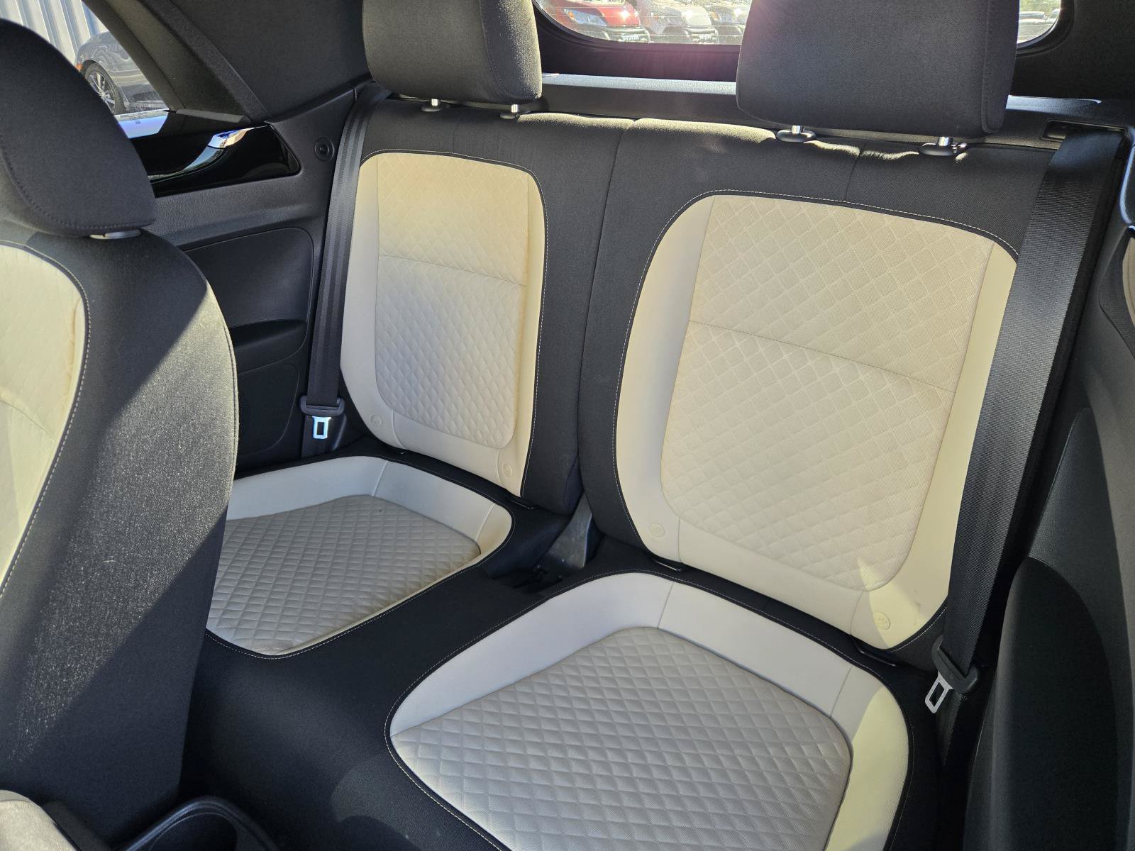 Used 2019 Volkswagen Beetle 2.0T SE FWD image 25
