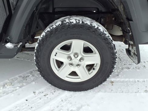 Used 2020 Jeep Gladiator Sport w/ Quick Order Package 23S image 34