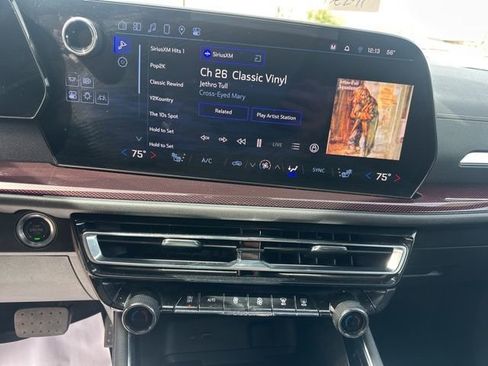 Used 2024 Chevrolet Traverse Z71 w/ Enhanced Driving Package image 16